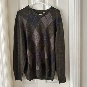 Haggar Men's V-Neck Argyle Sweater - Olive and Purple